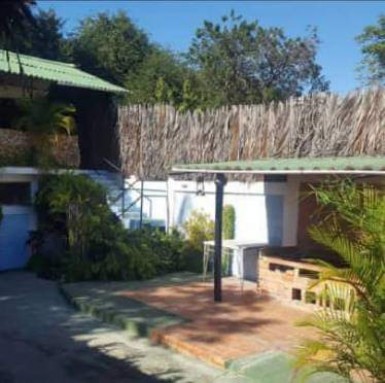 Casa Independiente de 5 habitaciones en venta en Fontanar, Boyeros, La Habana