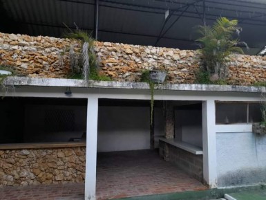 Casa Independiente de 5 habitaciones en venta en Fontanar, Boyeros, La Habana