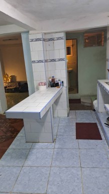 Biplanta de 3 habitaciones en venta en Los Sitios, Centro Habana, La Habana