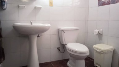 Casa de 7 habitaciones en venta en Dragones, Centro Habana, La Habana