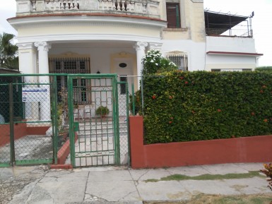 Biplanta de 4 habitaciones en venta en Kholy, Playa, La Habana