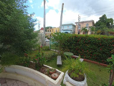 Biplanta de 4 habitaciones en venta en Kholy, Playa, La Habana