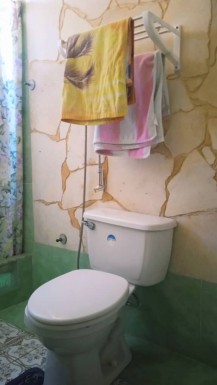 Casa Independiente de 4 habitaciones en venta en Ampliación Almendares, Playa, La Habana