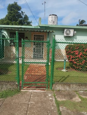 Detached House with 5 bedrooms for sale in Reparto Bahía, Habana del Este, La Habana