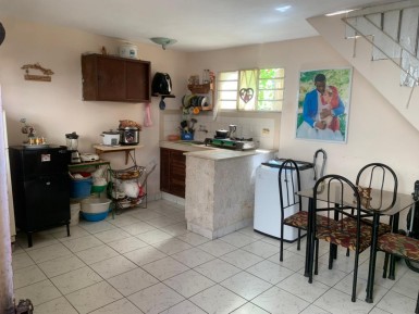 Biplanta de 1 habitación en venta en La Ceiba, Playa, La Habana