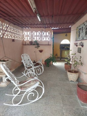 Biplanta de 4 habitaciones en venta en Almendares, Playa, La Habana