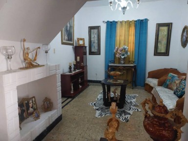 Biplanta de 4 habitaciones en venta en Almendares, Playa, La Habana