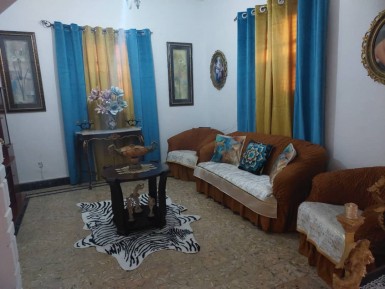 Biplanta de 4 habitaciones en venta en Almendares, Playa, La Habana