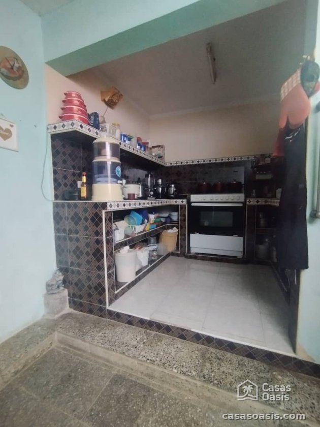 Biplanta de 6 habitaciones en venta en Latinoamericano, Cerro, La Habana