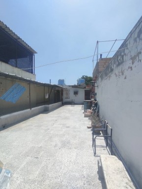 Biplanta de 6 habitaciones en venta en Latinoamericano, Cerro, La Habana