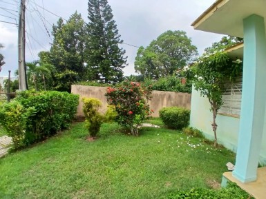 Casa Independiente de 2 habitaciones en venta en Siboney - Playa, Playa, La Habana
