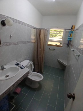 Casa Independiente de 2 habitaciones en venta en Siboney - Playa, Playa, La Habana