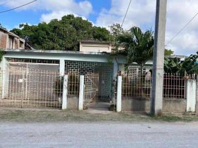 Casa Independiente de 4 habitaciones en venta en Vista Alegre, Holguín
