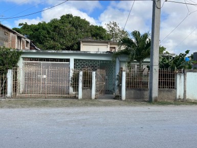 Casa Independiente de 4 habitaciones en venta en Vista Alegre, Holguín
