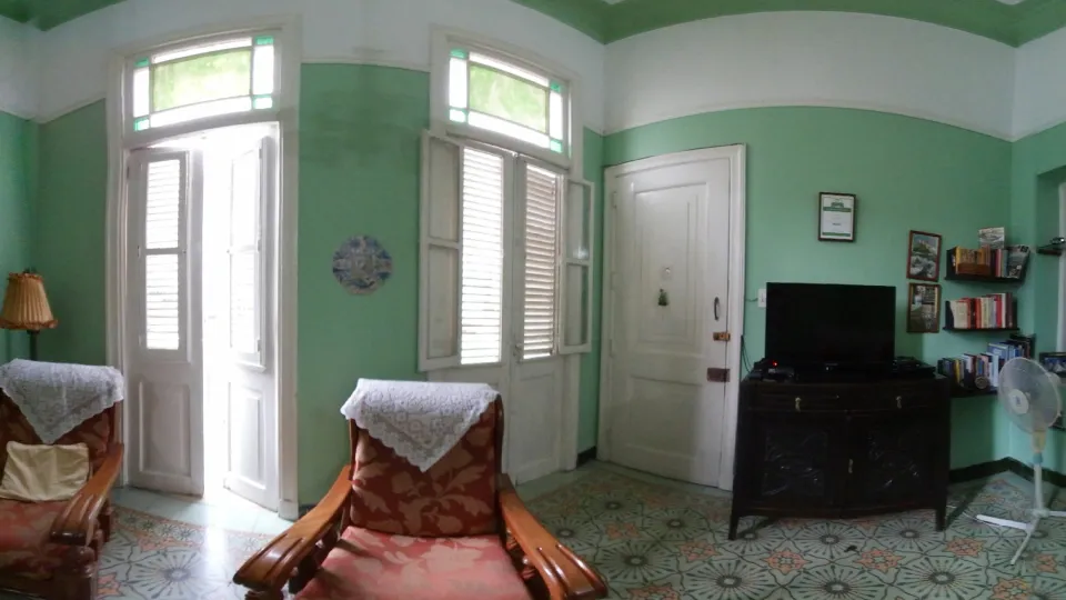 Sala de una casa en la habana vieja, en 360°